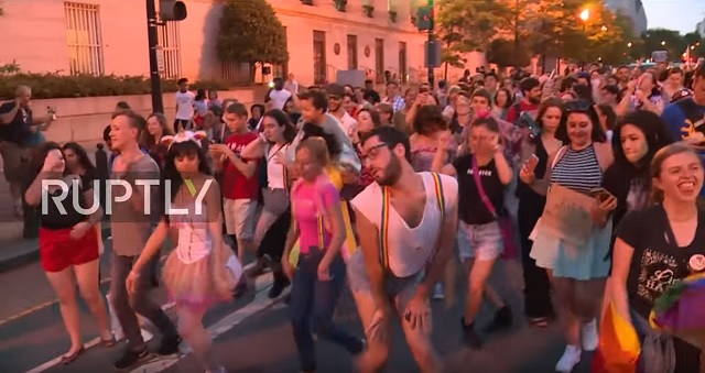 Video Lgbt Activists Twerk Their Way From White House To Trump Hotel 